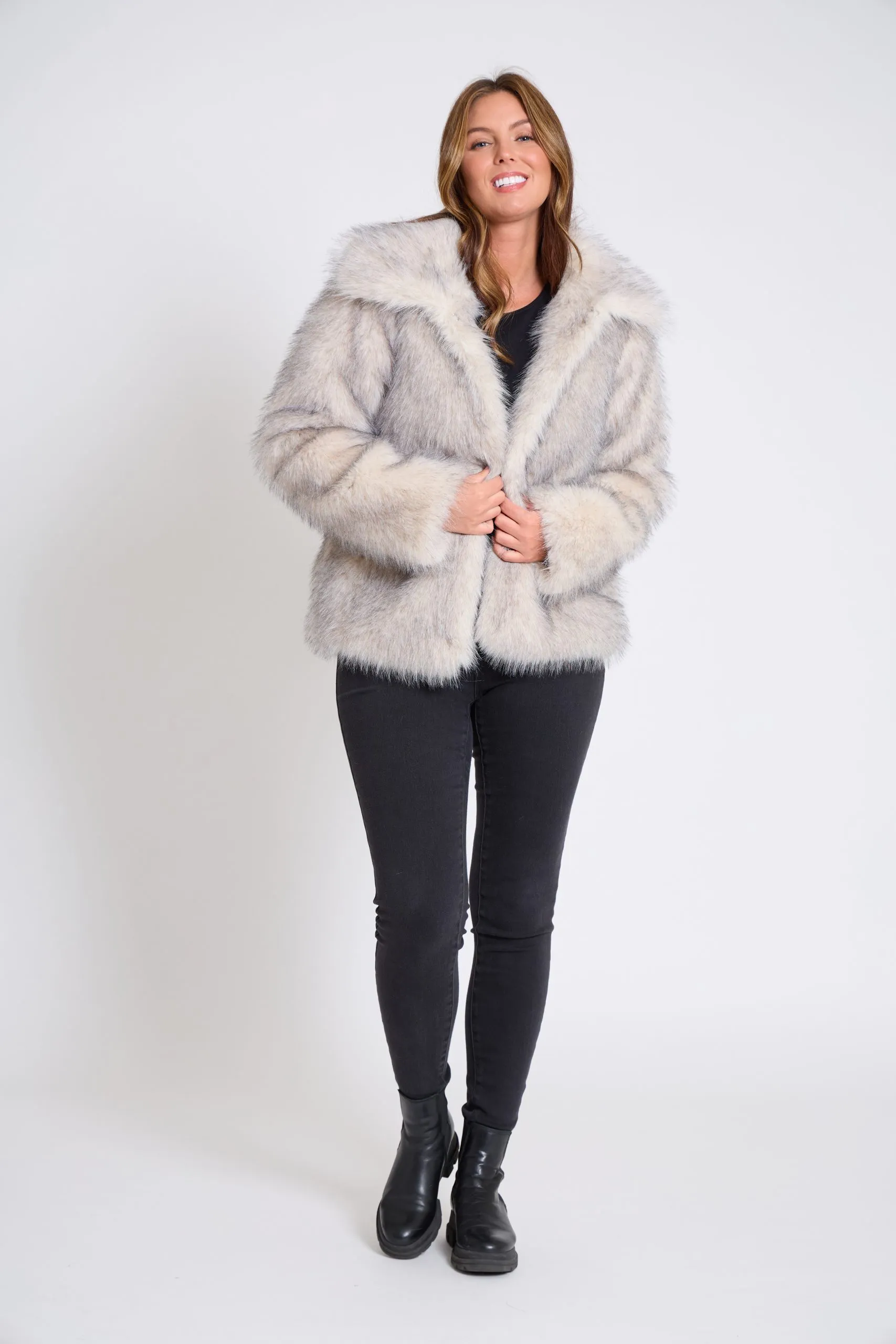 Women’s Luxurious Soft Faux Fur Short Jacket