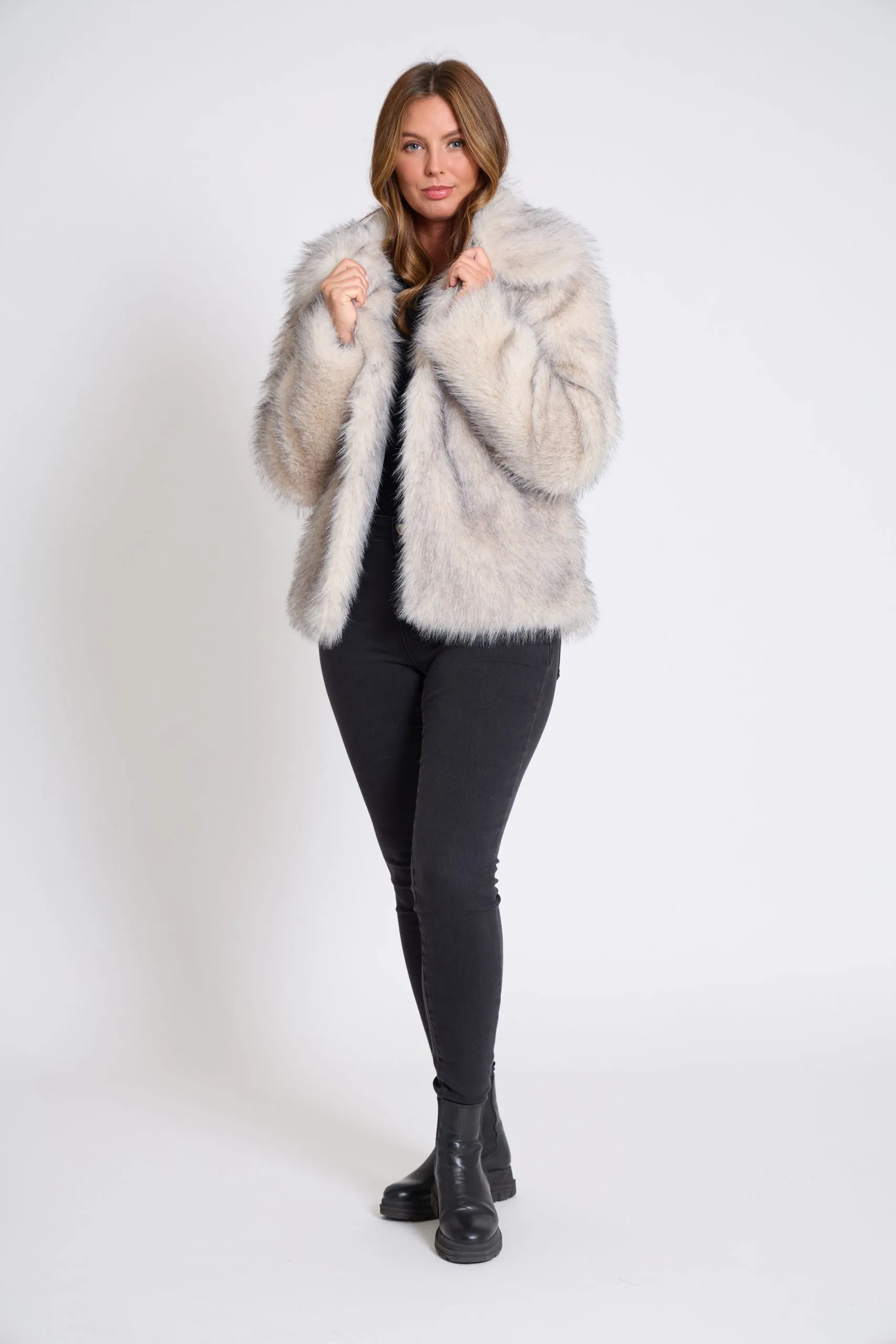 Women’s Luxurious Soft Faux Fur Short Jacket