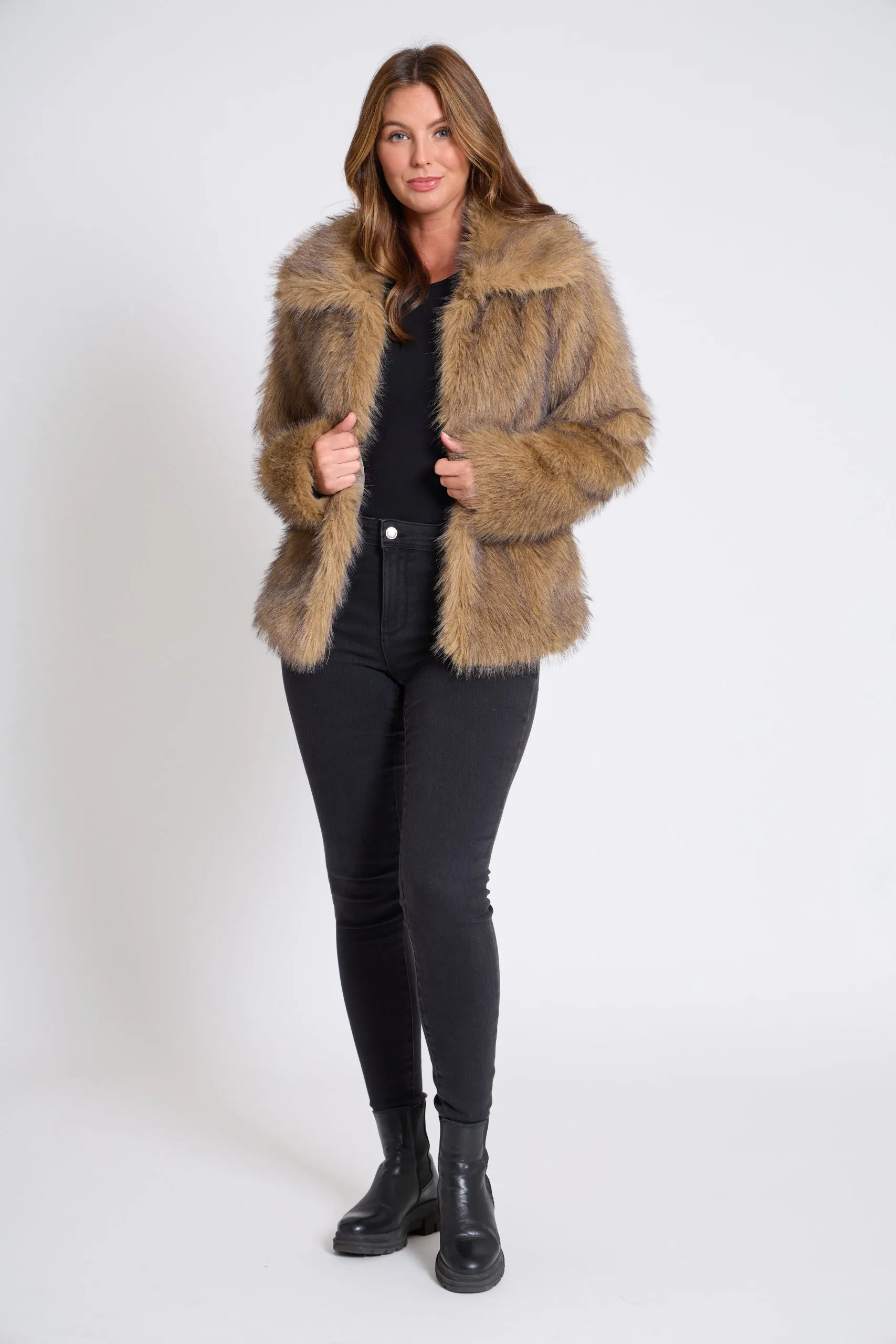 Women’s Luxurious Soft Faux Fur Short Jacket