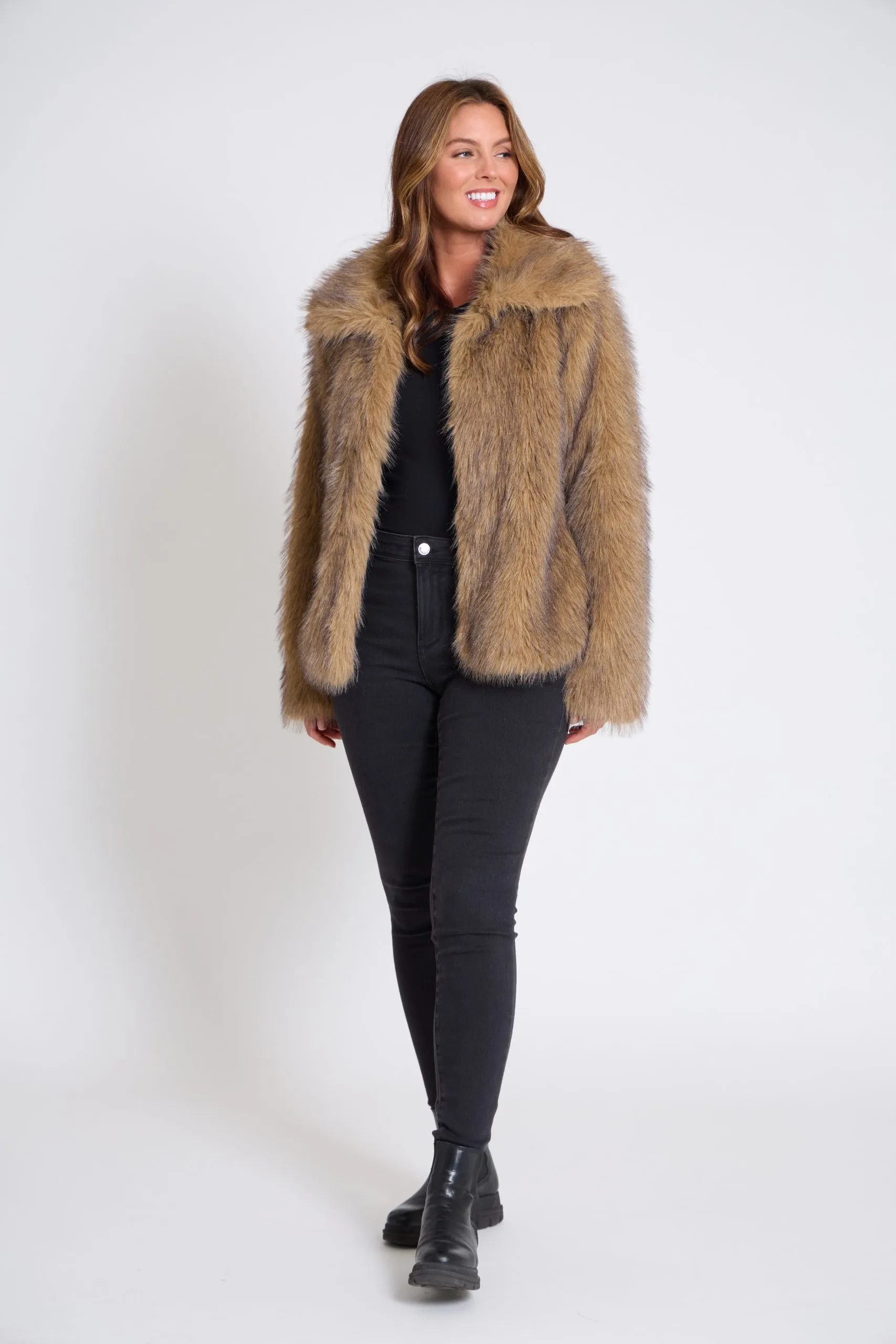 Women’s Luxurious Soft Faux Fur Short Jacket