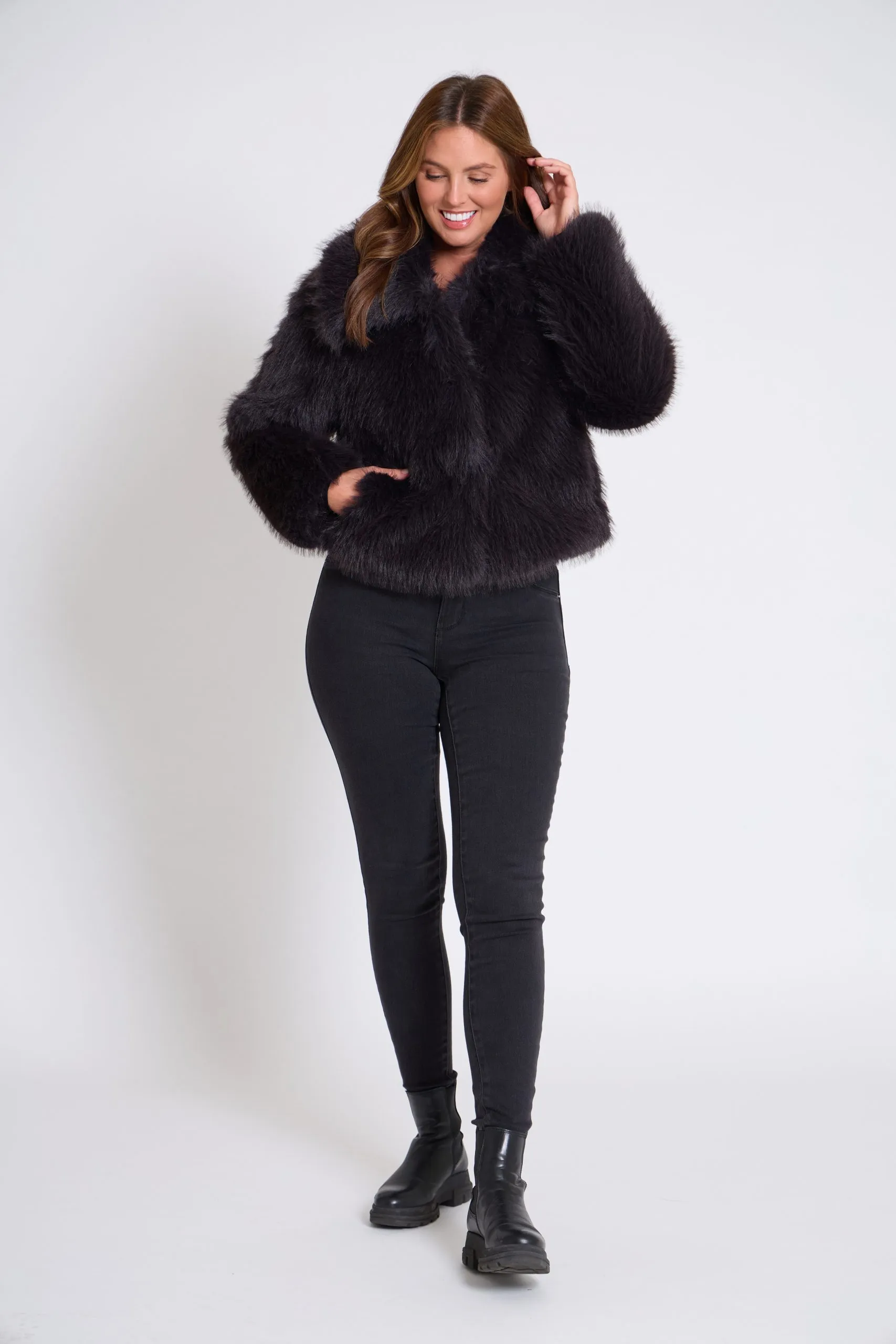 Women’s Luxurious Soft Thick Faux Fur Short Black Jacket