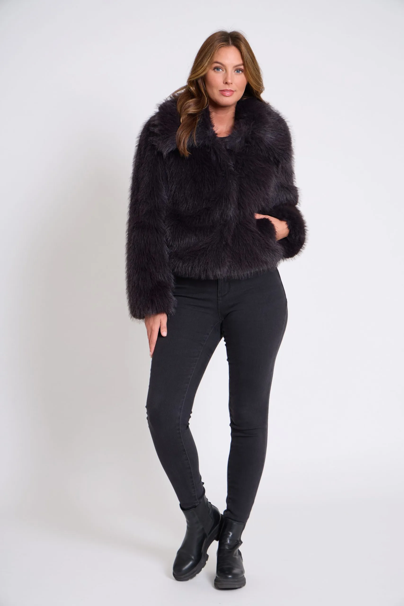 Women’s Luxurious Soft Thick Faux Fur Short Black Jacket